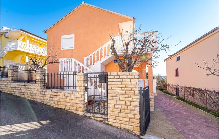 Ganze Ferienwohnung, Urlaub am Meer: Luftiges Apartment mit Meerblick und moderner Ausstattung in Donji Karin, Zadar