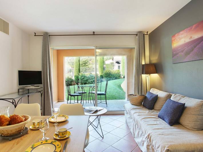 Ferienwohnung für 2 Personen, mit Balkon/Terrasse und Terrasse sowie Pool und Sauna, kinderfreundlich in Alpes-de-Haute-Provence - 2