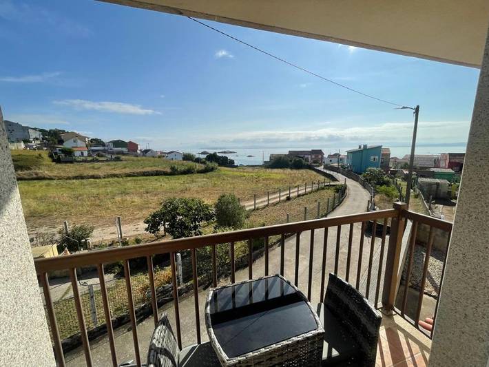 Apartamento para 4 personas, con vistas y terraza en Riveira
