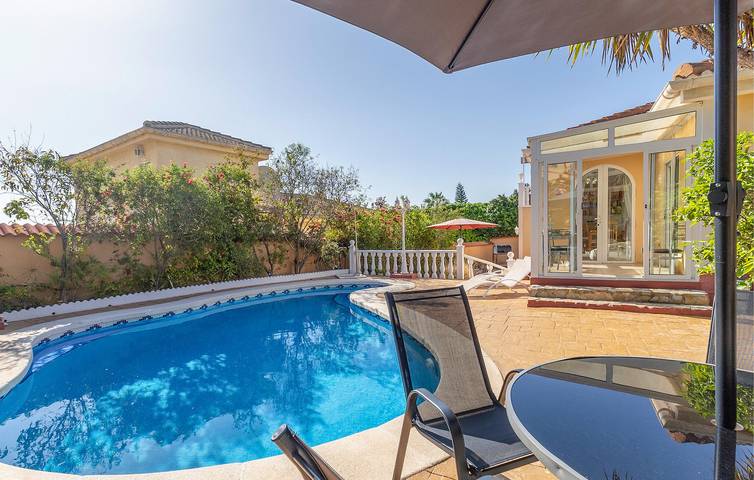 Apartment mit Meerblick, Parkplatz, Terrasse, Pool und Wifi in Rojales, Costa Blanca