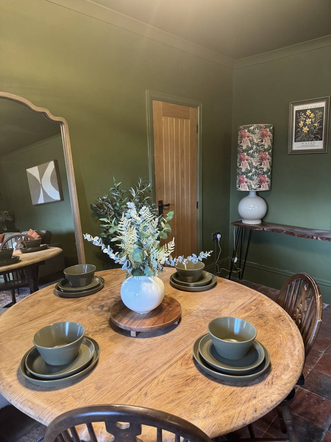 Llysawelon 2-Bed Cottage, Sleeps 5, Pets Ok in Carmarthenshire