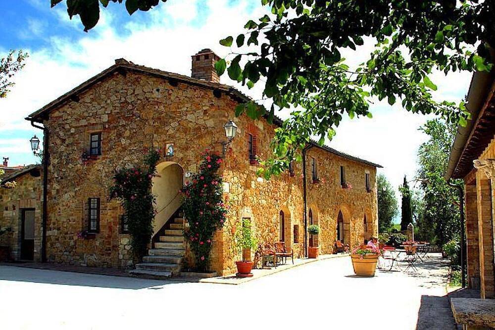 Ganze Wohnung, Charakteristisches Apartment im toskanischen Stil in einem historischen Bauernhaus aus dem 19. Jahrhundert in San Quirico d'Orcia, Orciatal