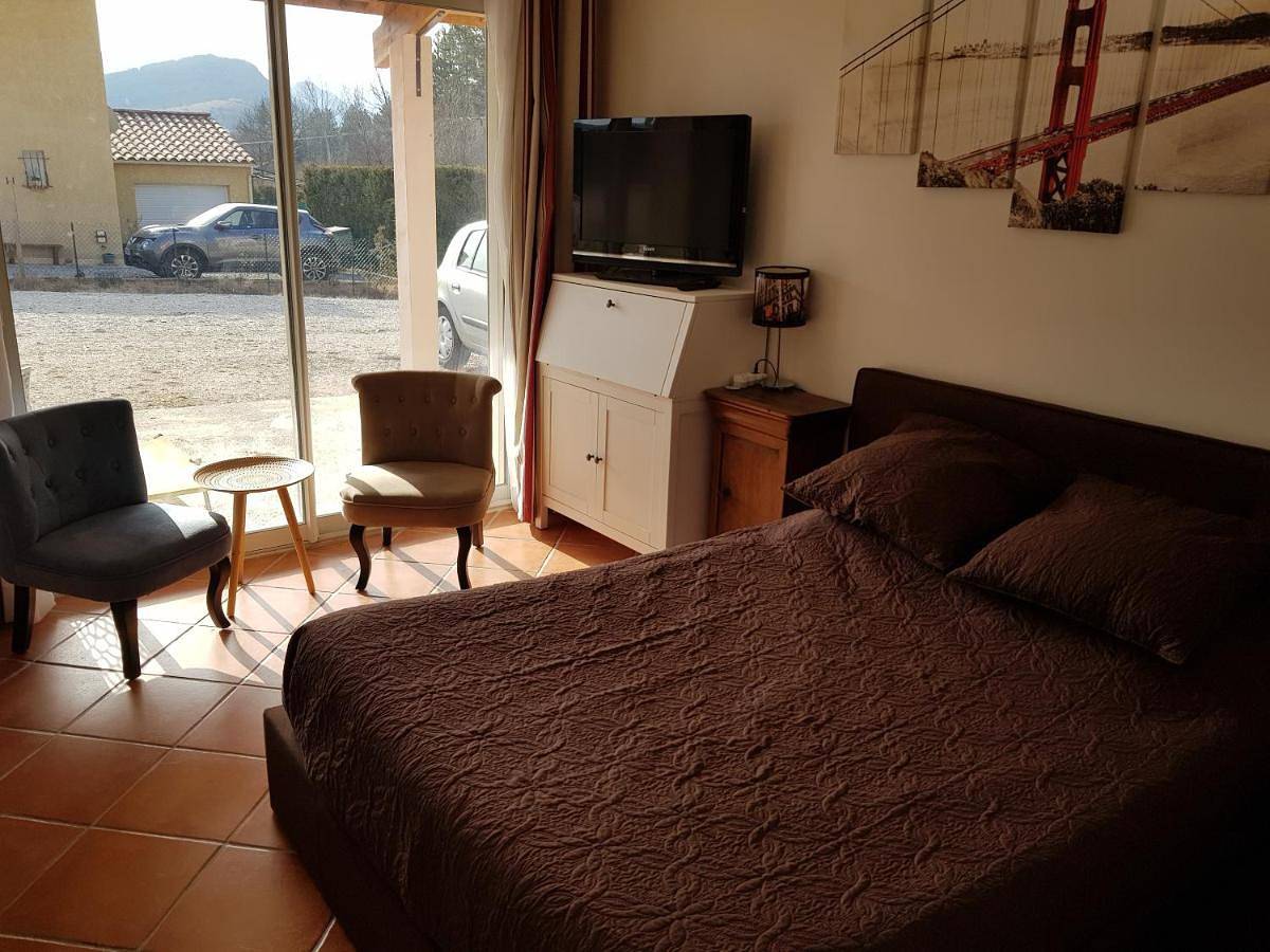 Appartement entier, Joli studio St André Les Alpes confortable et bien situé, idéal randonnées, parapente in Saint-André-les-Alpes, Région Castellane