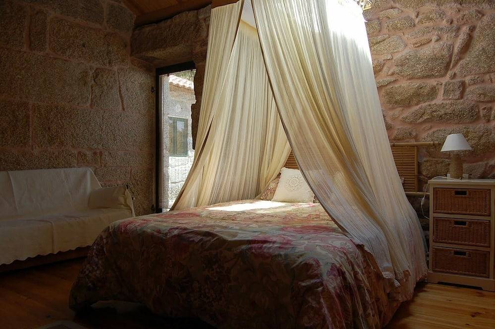 Tranquility and privacy in Rías Baixas Surrounded by trees in a Galician village in Cotobade, Pontevedra Province