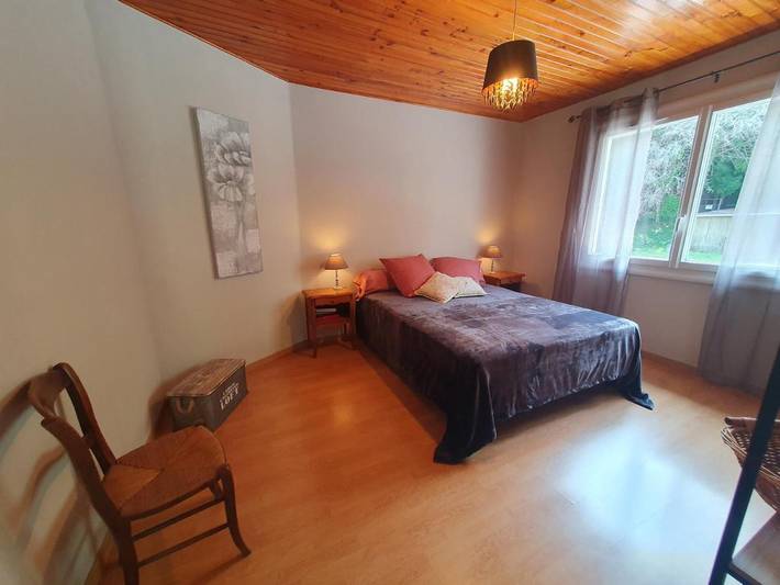 Location de vacances pour 10 personnes, avec vue sur le lac ainsi que jardin et vue à Éguzon-Chantôme - 3