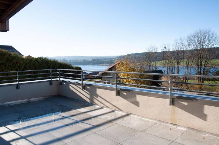 Gîte pour 6 personnes, avec vue sur le lac ainsi que terrasse et vue à Malbuisson - 3