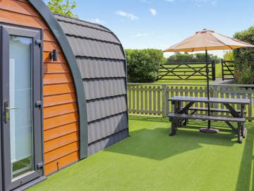 Glamping for 4 People in Brynsiencyn, Isle of Anglesey, Photo 1