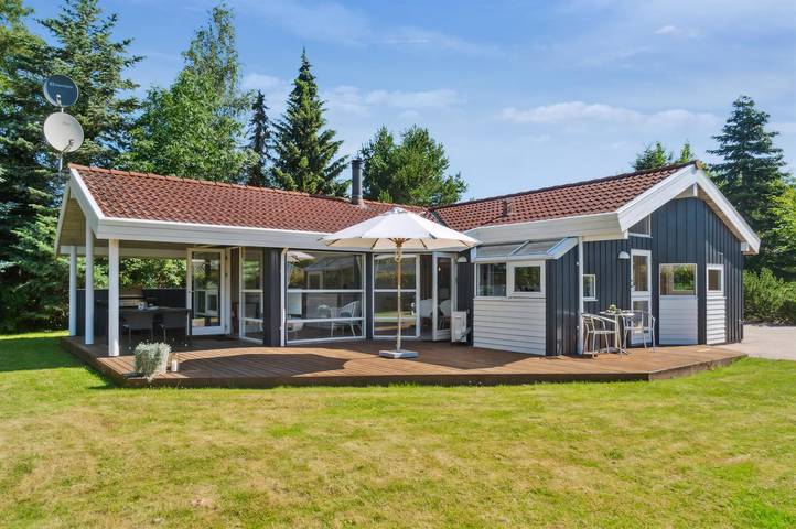 Ferieudlejning for 6 personer, med Jacuzzi og Terrasse såvel som Have og Sauna i Stillinge Strand