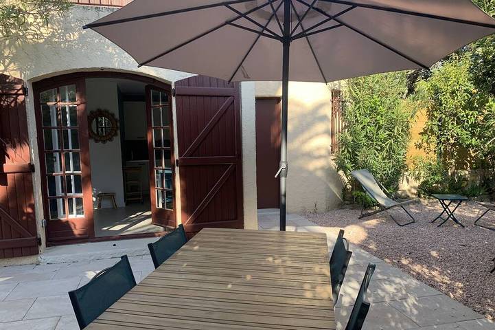 Gîte pour 4 personnes, avec jardin et terrasse dans Gare De Bandol