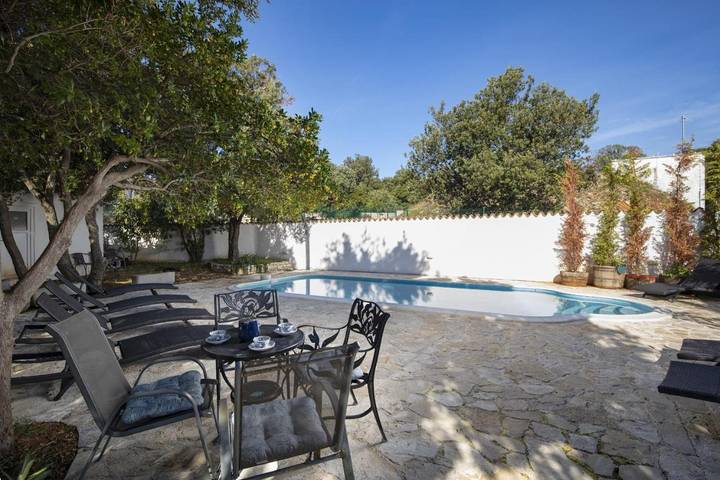 Ferienhaus für 7 Personen, mit Terrasse und Garten sowie Pool und Ausblick in Duga Uvala