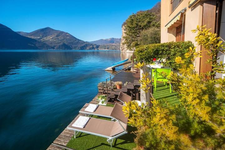 Appartamento per 4 persone, con terrazza e panorama nonché vista lago e giardino a Comune di Marone