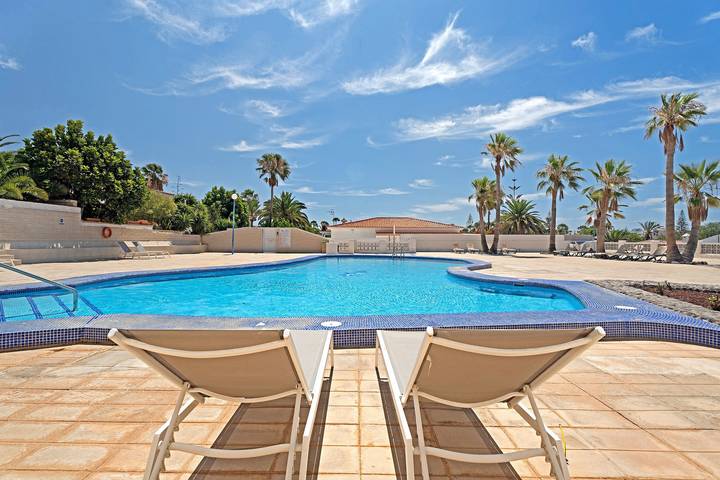 Apartamento entero, Precioso apartamento en Costa Silencio con piscina, Wi-Fi, jardín y terraza in Costa del Silencio, Arona 