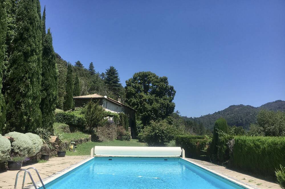 Cévennes, magnificent house, large swimming pool, nature, superb view in Saumane, Parc national des Cévennes