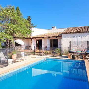 Gîte pour 6 personnes, avec piscine ainsi que vue et jardin à Bompas