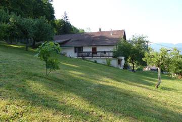 Gîte pour 2 personnes, avec jardin ainsi que vue et vue sur le lac à Chindrieux
