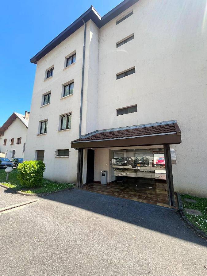 Appartement entier, Appartement Rdc 4 personnes, plein centre et face parc d'Uriage, proche termes in Saint-Martin-d'Uriage, Isère