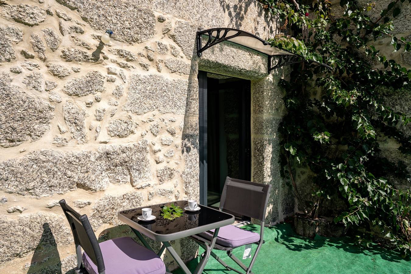 Helt studio, Studio Apartment 'Quinta Do Bairro -' with Mountain View, Shared Pool and Wi-Fi in Rossas, Braga (distrikt)