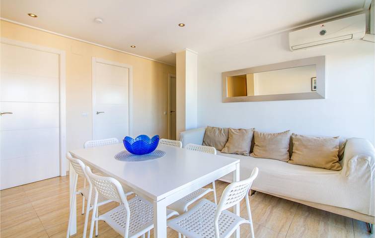 Apartamento vacacional entero, Apartamento con vistas al mar, WiFi y aire acondicionado, a 1 km de la playa in Playa Lisa, Santa Pola