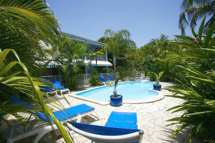 Appartement de vacances pour 6 personnes, avec vue ainsi que piscine et jardin