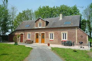 Gîte pour 8 personnes, avec terrasse et jardin à Angerville-l'Orcher