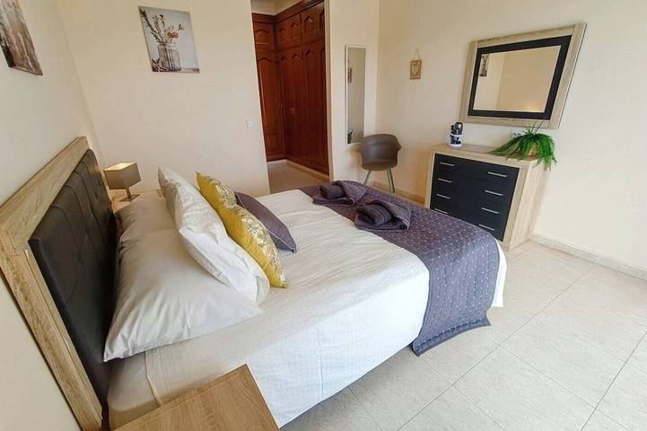 Villa Vicini - with Pool Table & Private Pool in Great Location in Playa Blanca, Yaiza