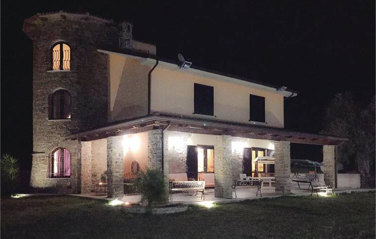 Casa vacanza per 7 persone, con Terrazza e Giardino a Ogliastro Cilento