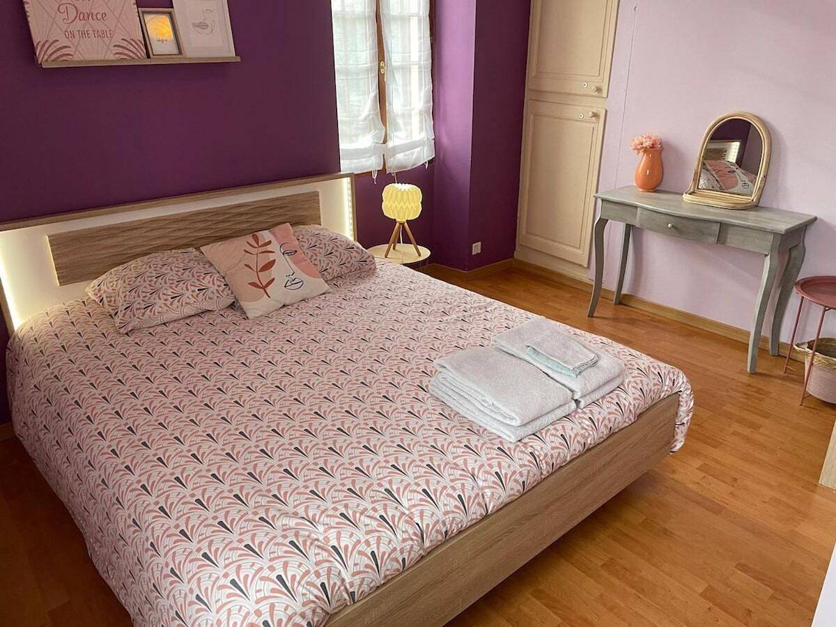 Appartement entier, Maison de ville avec parking gratuit in Chablis, Région d'Auxerre