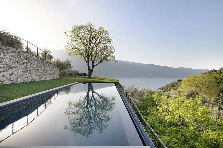 Ferienwohnung für 2 Personen, mit Whirlpool und Garten sowie Seeblick in Tignale