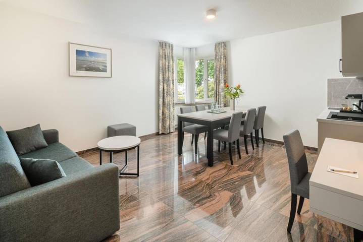 Hotel für 3 Personen, mit Balkon und Whirlpool sowie Terrasse und Garten in Büdelsdorf - 2