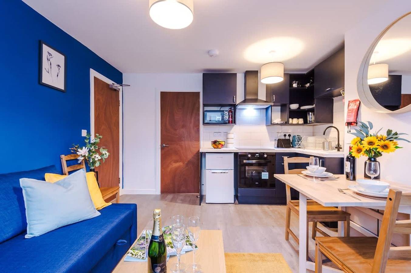 Entire apartment, New  Spacious apartment  ideal for business   work in Crewe, Cheshire East
