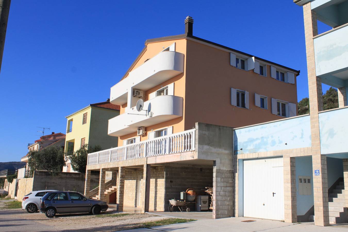 Ganze Wohnung, 2-Zimmer-Ferienwohnung mit Balkon und Meerblick Seget Vranjica, Trogir A-8507-b in Seget Vranjica, Split-Dalmatien