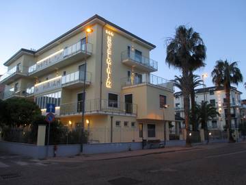 Ferienwohnung für 2 Personen, mit Balkon und Garten sowie Pool und Whirlpool, mit Haustier in Pietra Ligure Gemeinde