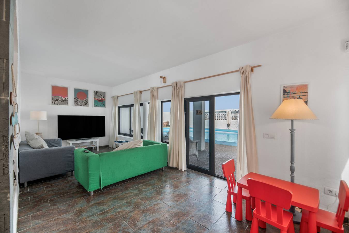 Casa de vacaciones 'La Santa' con vistas al mar, piscina compartida y Wi-Fi in La Santa, Tinajo