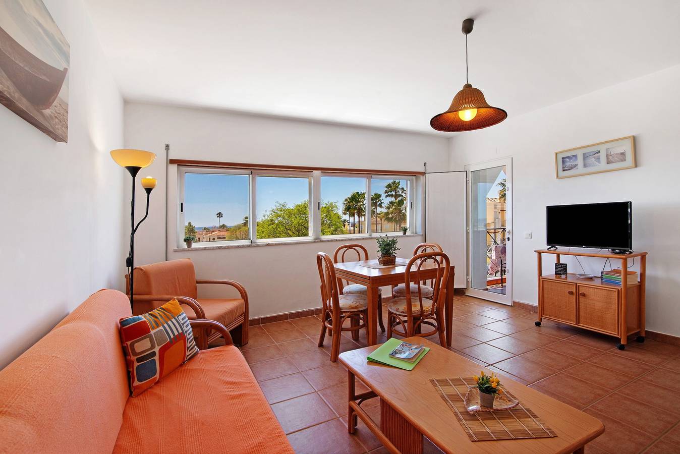 Appartamento intero, Appartamento 'Mare e Cielo' con vista mare e balcone in Praia da Lota, Manta Rota