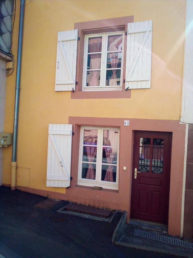 Appartement entier, L'Oasis maisonnette centre ville 3 chambres terrasse espace vert privé parc sainte croix center parc 20 minutes in Sarrebourg