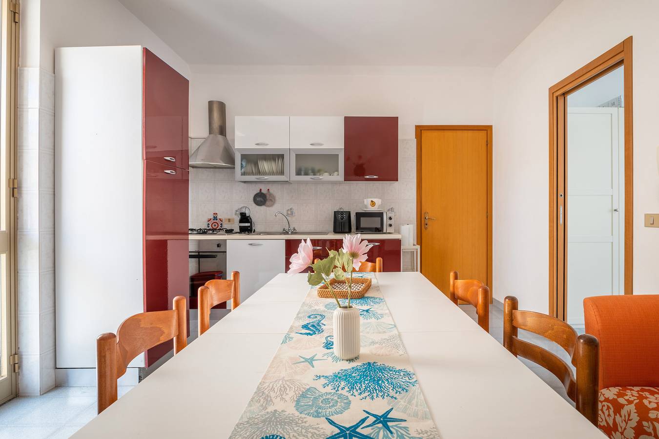 Appartamento intero, Appartamento 'Marea' con terrazza privata, Wi-Fi e aria condizionata in Santa Maria del Focallo, Ispica