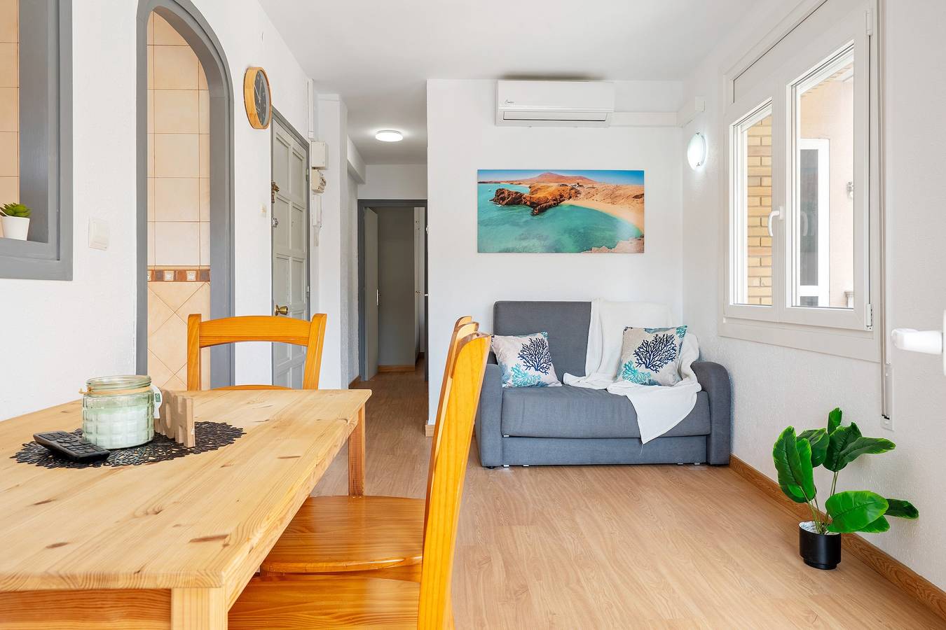 Apartamento entero, Apartamento 'Mar' con Wi-Fi y aire acondicionado in Tierras del Ebro, Costa Dorada