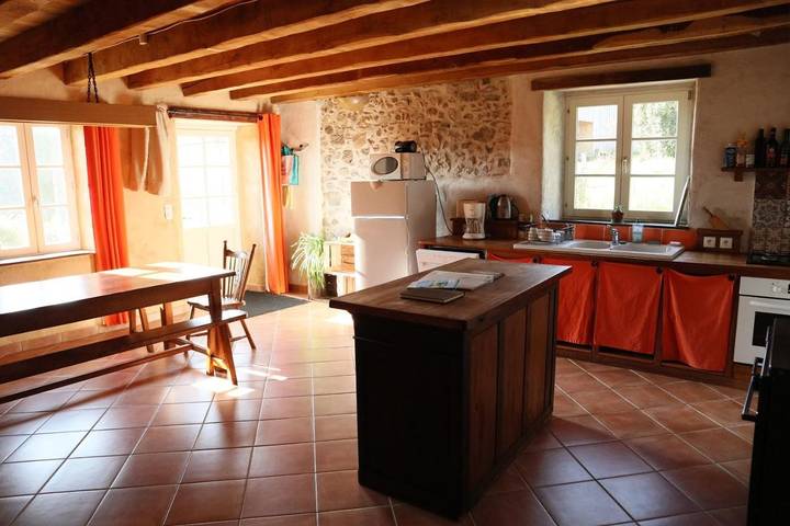 Location de vacances pour 7 personnes, avec jardin à Secondigny - 2