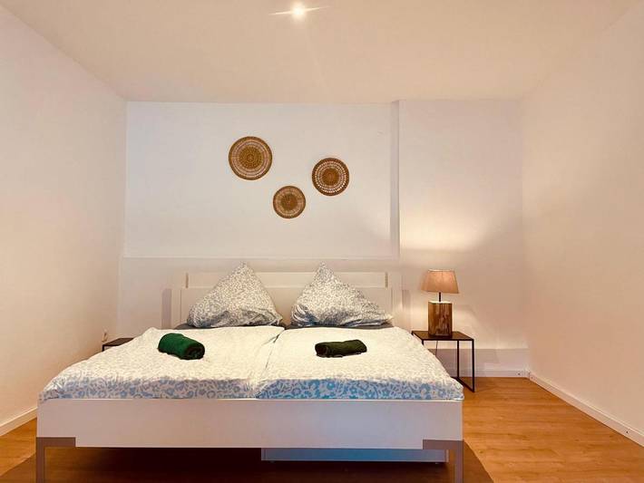Ferienwohnung für 10 Personen, mit Balkon und Terrasse in Weinheim
