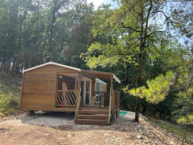Location de vacances pour 2 personnes, avec Balcon et Jacuzzi ainsi que Terrasse et Jardin à Saint-Chamarand - 2