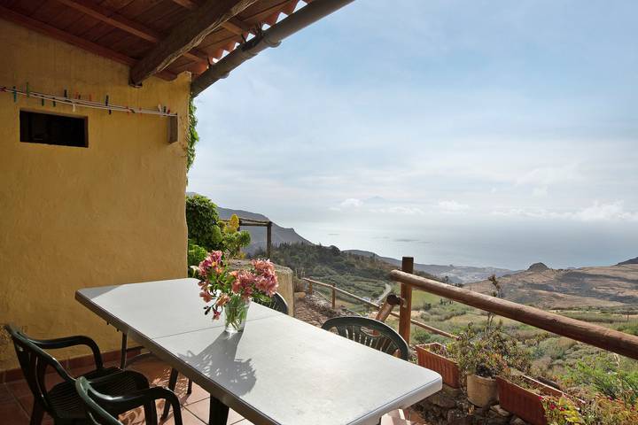 Vacation Home 'Mirador de la Abuela' with Sea View, 2 Terraces & Wi-Fi in Gáldar, North Gran Canaria