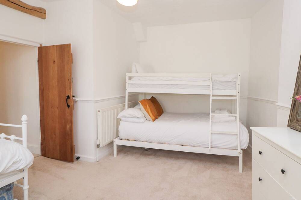 No.2 The Flags, pet friendly, character holiday cottage in Cartmel in Cartmel, Lake District