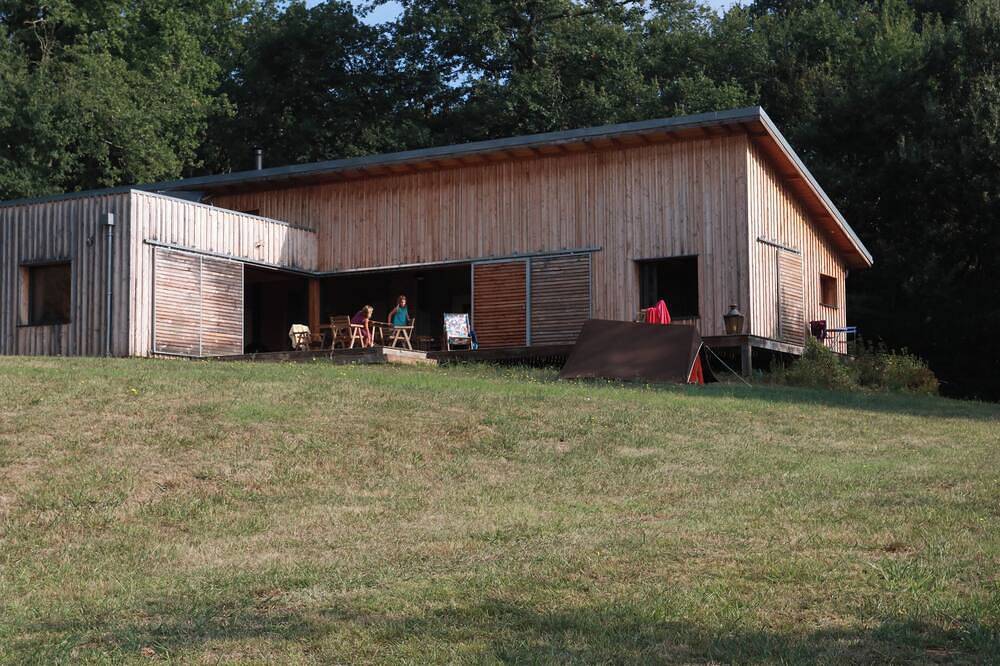 Maison en bois avec piscine et vue sur les collines du Gers in Valence-sur-Baïse, Gers