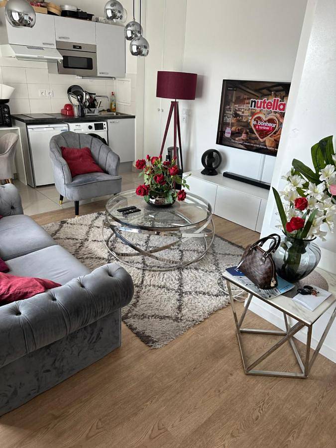 Appartement entier, One-Bedroom Apartment in Bobigny, Seine-Saint-Denis