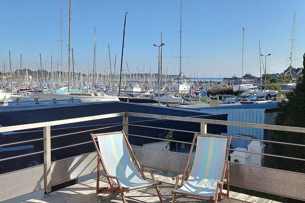 Nice sunny view and walking distance to everything in La Trinité-sur-Mer, Côte des Mégalithes
