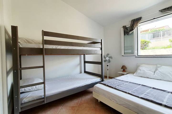 Villa pour 8 personnes, avec piscine ainsi que jardin et balcon à Figari - 4