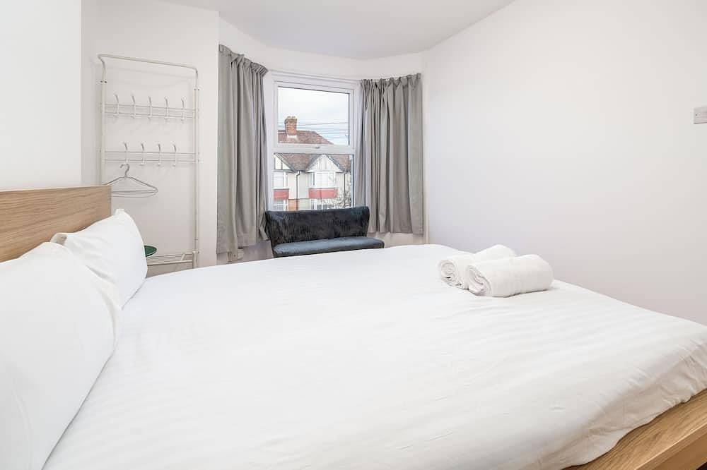 Entire apartment, Central, Cosy 1st floor Apartment - Pass the Keys in Watford, Hertfordshire