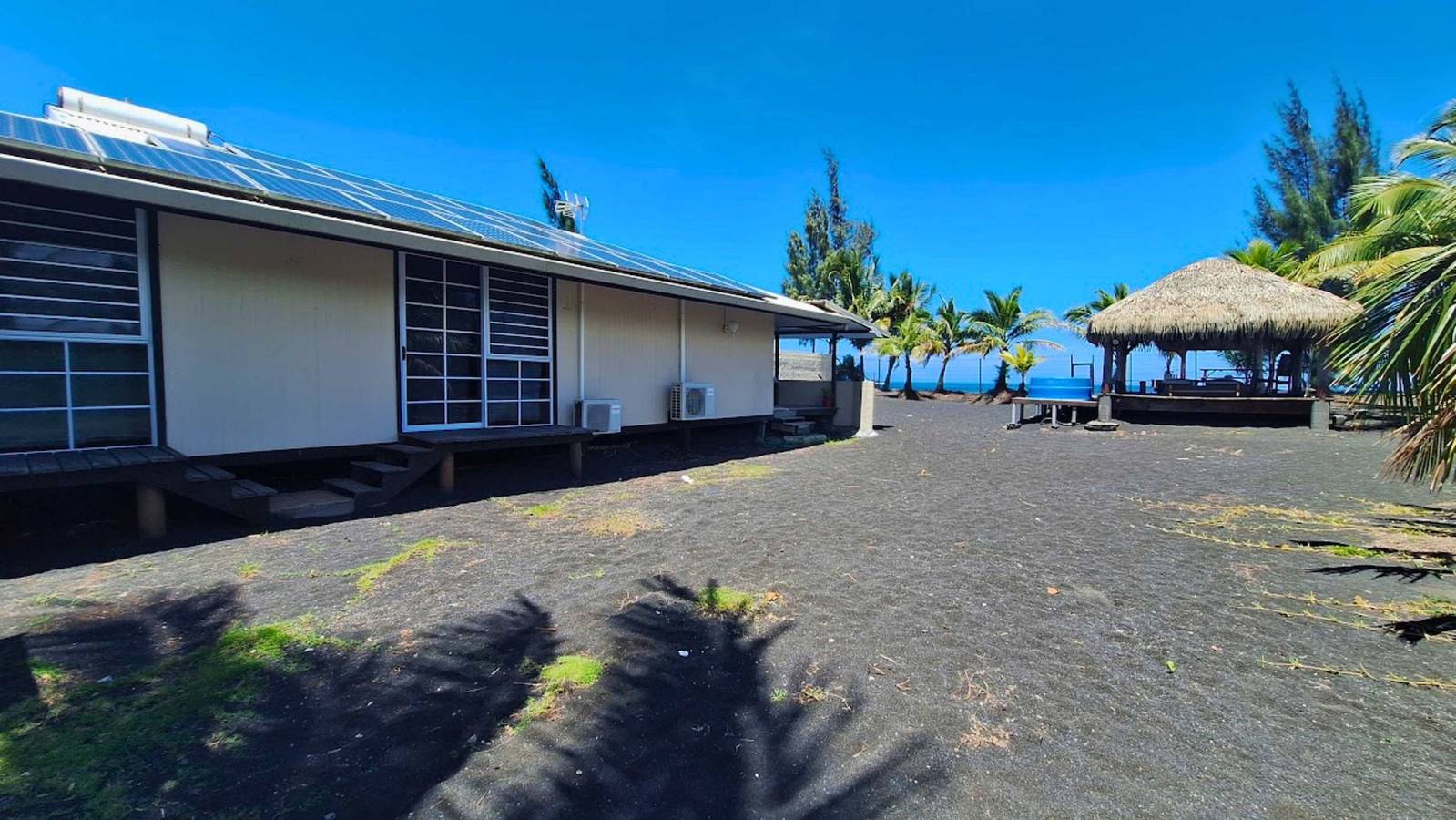 Tahiti - Taharuu Bungalow Surf Piti in Papara, Tahiti