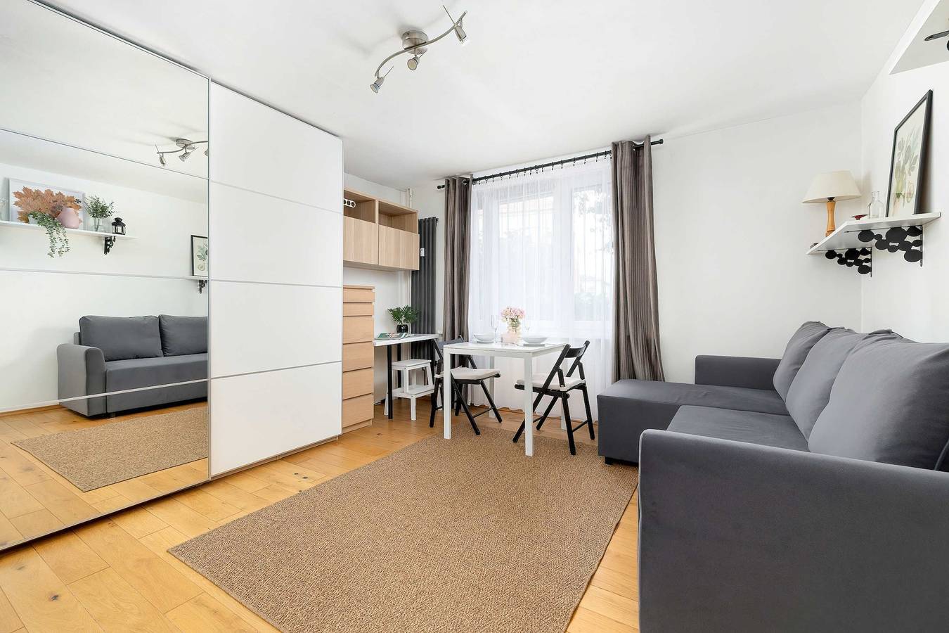 Cały apartament wypoczynkowy, Bright Studio in Center | Desk | Close to the Park in Kraków, Małopolska