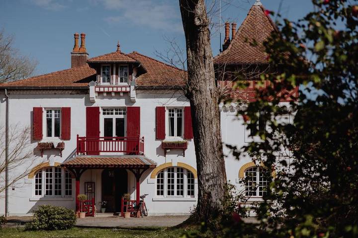 Maison d’hôte pour 2 personnes, avec jardin et piscine ainsi que terrasse et vue